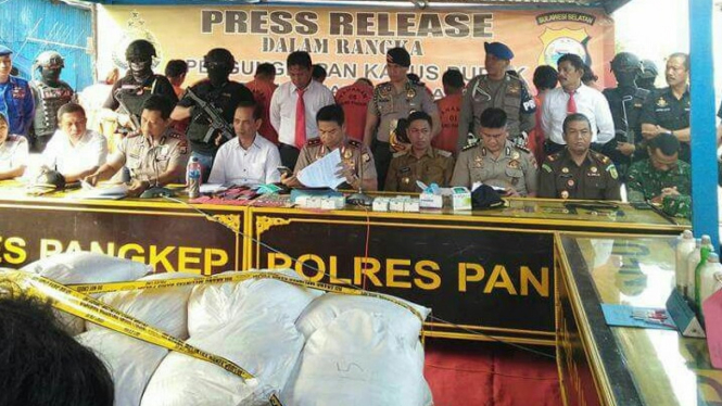 Penyelundupan Tiga Ton Bom Ikan di Sulawesi