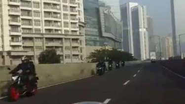 Pemotor yang  nekat lawan arah di JLNT Casablanca.
