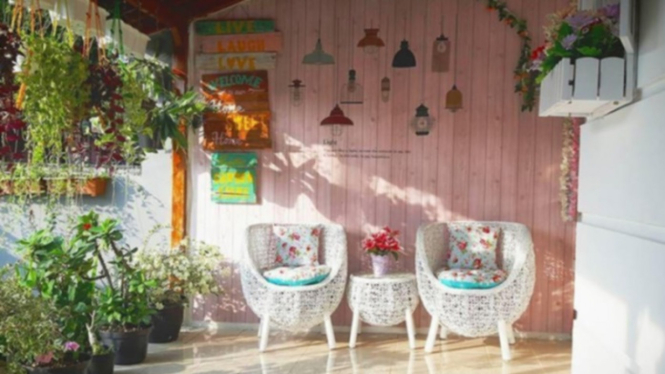 Desain teras bergaya shabby chic