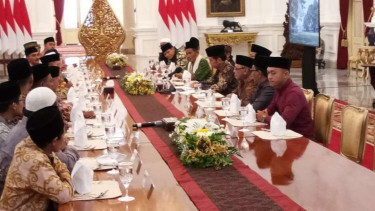Presiden Jokowi bersilaturahmi dengan para ulama, Kamis, 27 Juli 2017.