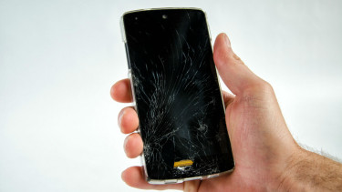 Ilustrasi layar smartphone rusak.