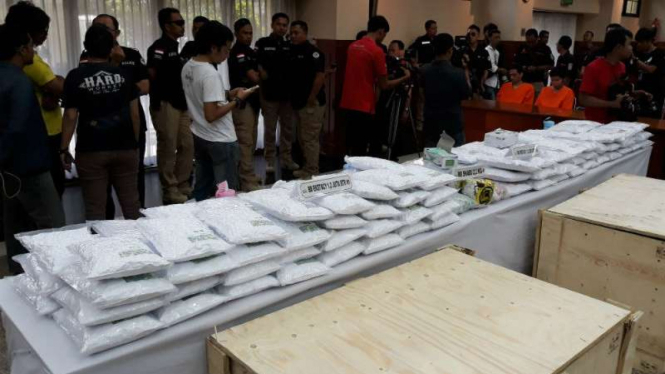 Persiapan rilis kasus ekstasi 1,2 juta butir di Mabes Polri.