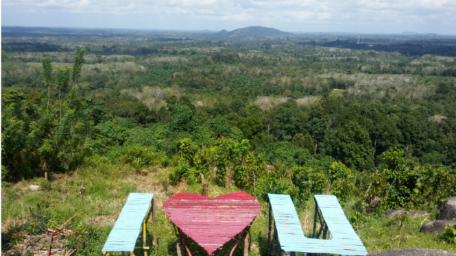 Spot foto asyik di Bukit Gebang, Bangka Selatan.