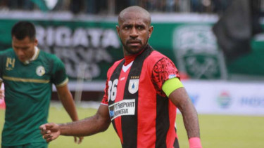 Striker Persipura Jayapura, Boaz Solossa