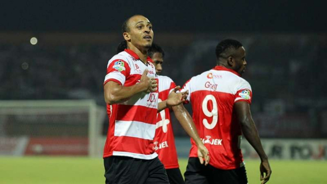 Eks striker Madura United, Peter Odemwingie