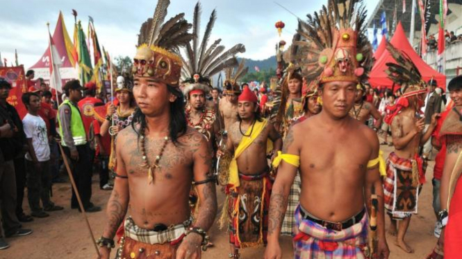Suku Dayak.