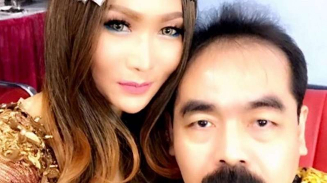 Inul Daratista bersama suami, Adam