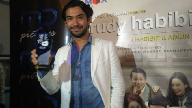 Reza Rahadian 
