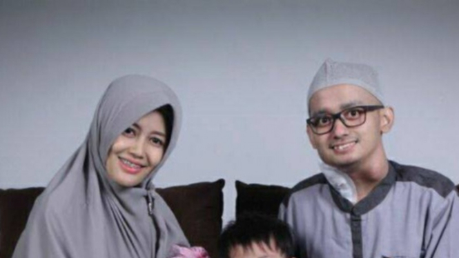 Rezy Selvia Dewi dan suaminya penderita kanker lidah