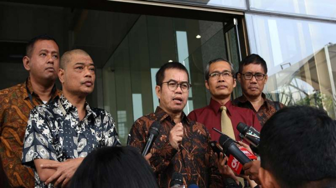 Mantan Kepala Badan Pembinaan Ideologi Pancasila (BPIP) Yudi Latif di KPK.