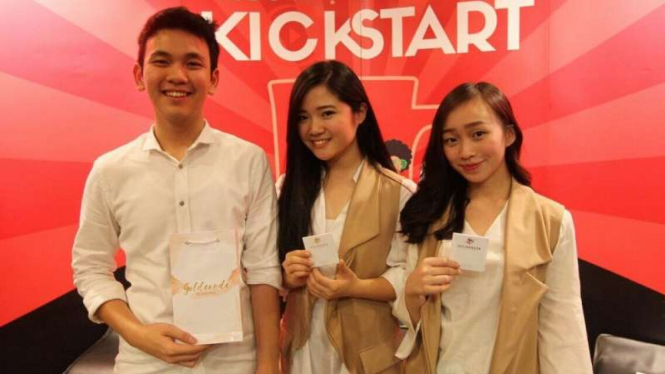 Tiga anak muda pencipta perona pipi tanpa kuas