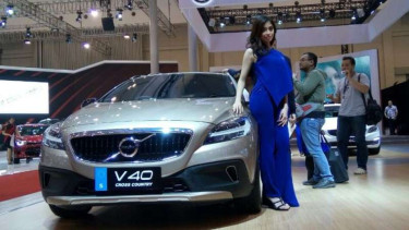 Volvo V40 meluncur resmi di GIIAS 2017.