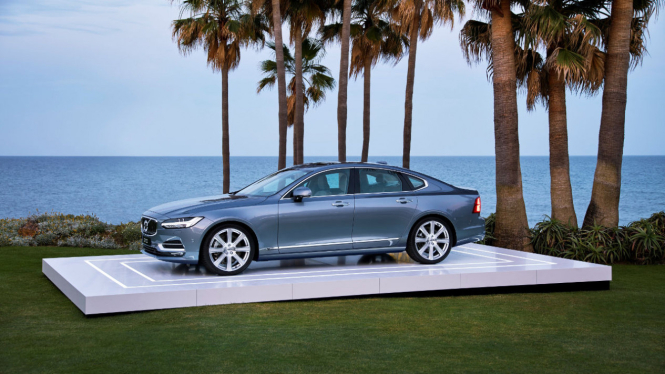 Volvo S90.