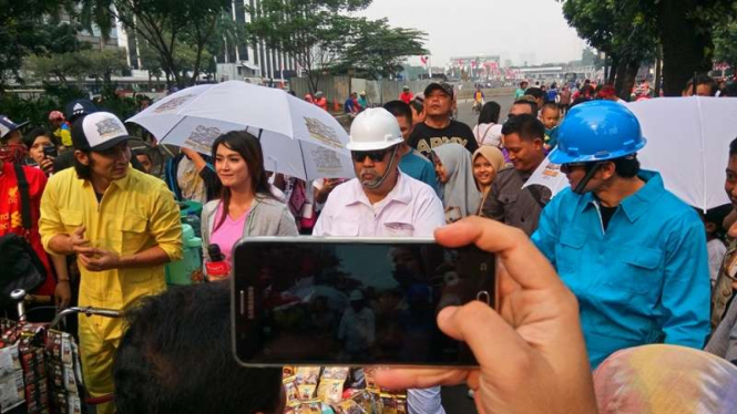 Vino G Bastian, Indro Warkop dan Abimana