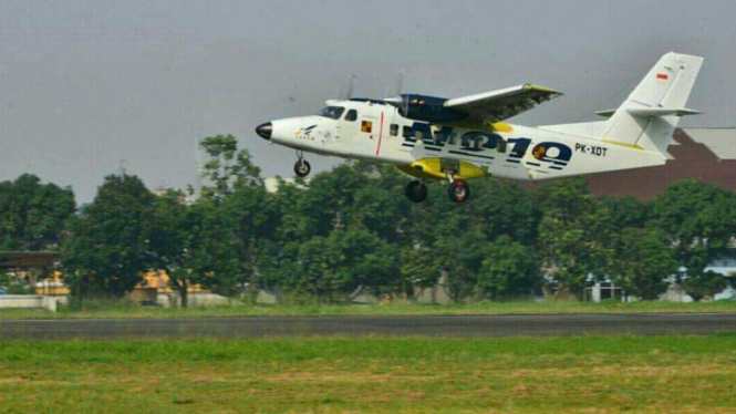 Pesawat N219 saat mendarat (landing).