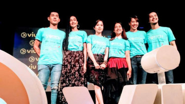 Sutradara dan para pemain film serial Switch