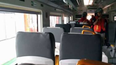 Interior kereta Bandara.