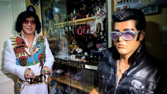 Penggemar  Elvis Presley, Douglas Masuda.