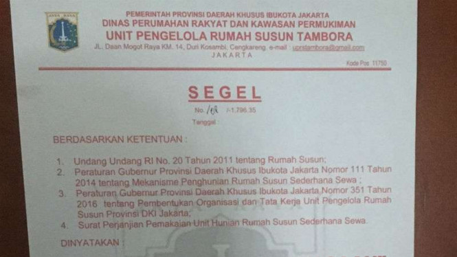 Surat penyegelan rusun Tambora untuk penghuni yang nunggak.