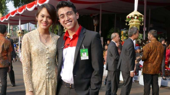 Vadi Akbar, Sheryl Sheinafia Harry Kiss