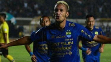 Raphael Maitimo saat masih membela Persib Bandung.