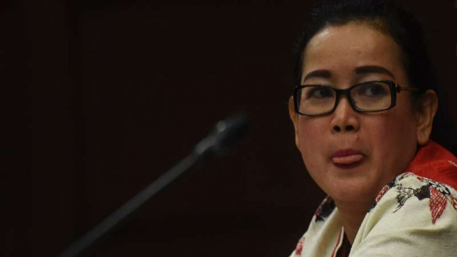 Terdakwa kasus dugaan kesaksian palsu Miryam S Haryani di persidangan