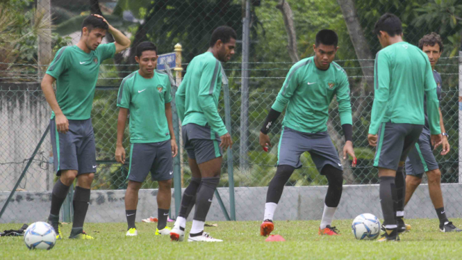 Kurniawan Kartika Ajie saat latihan Timnas Indonesia U-22 jelang lawan Kamboja
