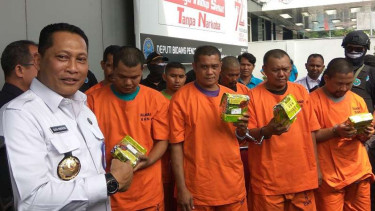 Kepala BNN, Komjen Pol Budi Waseso, dan penyelundup sabu asal Malaysia.