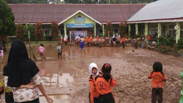 Ilustrasi gedung pendidikan/Sebuah gedung sekolah dasar terdampak banjir bandang di Kabupaten Limapuluh Kota, Sumtera Barat, pada Kamis, 24 Agustus 2017.
