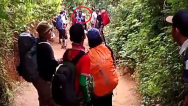 Saat rombongan Eno dan pendaki lain dihadang pria bergolok Gunung Guntur.