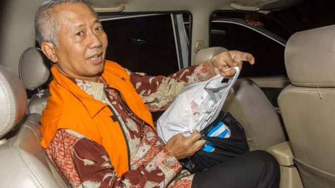 Mantan Dirjen Perhubungan Laut di Kementerian Perhubungan, Antonius Tonny Budiono, saat ditahan Komisi Pemberantasan Korupsi.  