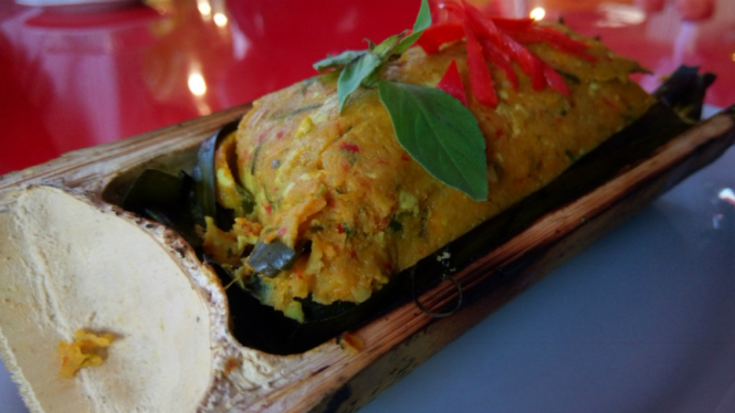 Ikan Woku Bambu Telur Asin.