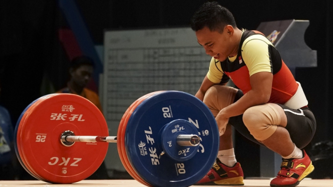Atlet angkat besi Indonesia, Eko Yuli Irawan, di SEA Games 2017.