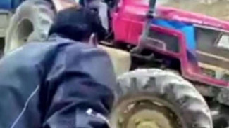 Petani Tewas Terlindas Traktor Sendiri