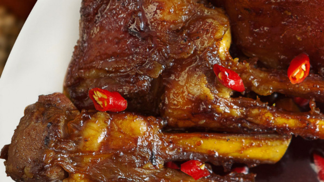 Kambing bakar madu.