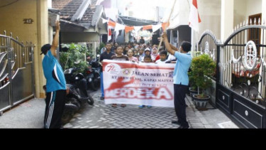Pelepasan Jalan Sehat oleh Ketua RW01 didampingi oleh Ketua RT13.