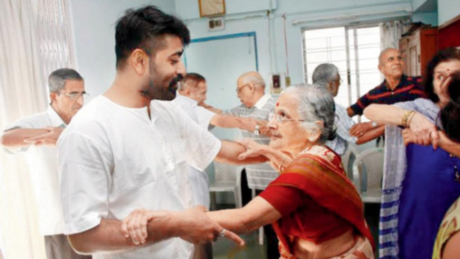 Terapi dansa bagi para penderita parkinson di India