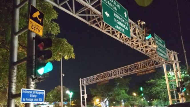 CCTV yang memantau pelanggar lalu lintas di Surabaya.
