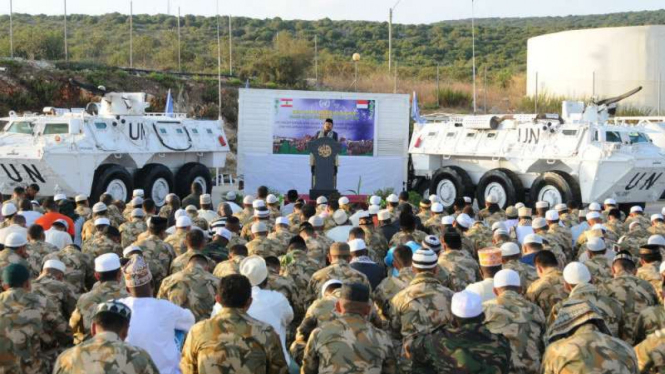Prajurit TNI yang bertugas sebagai Pasukan Sementara PBB di Lebanon menggelar salat Idul Adha di wilayah Naqoura, Lebanon, pada Jumat pagi waktu setempat, 1 September 2017.