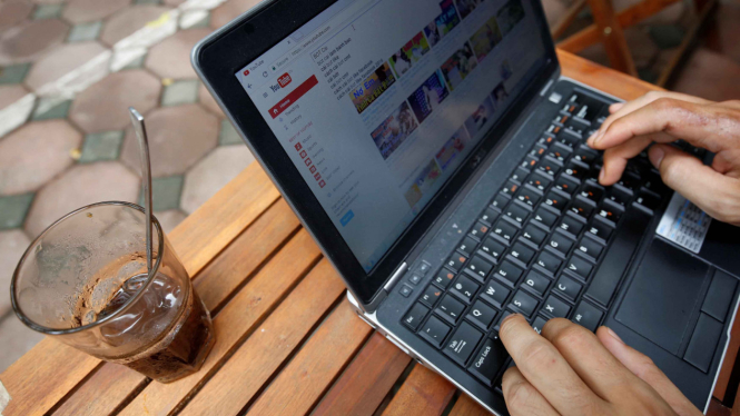 Akses YouTube - video internet.