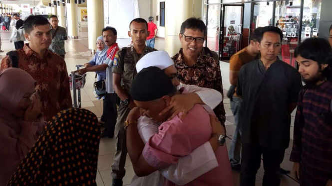Kembalinya dua mahasiswa yang sempat ditahan di Mesir