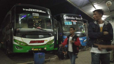Bus Zentrum dan agennya melakukan praktik penjualan tiket ilegal.