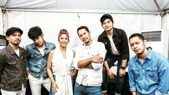 MALIQ & D'Essentials