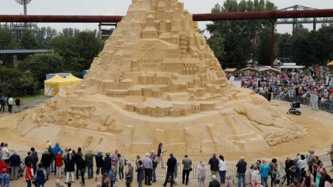 Istana Pasir tertinggi dunia setinggi 16,68 meter di Duisburg