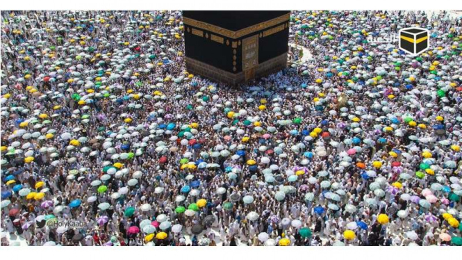 Aktivitas jemaah haji seluruh dunia saat mengelilingi Kakbah