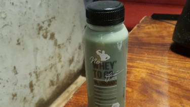 Minuman protein nabati.