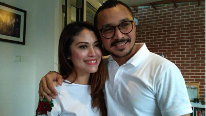 Giring Nidji dan istrinya.