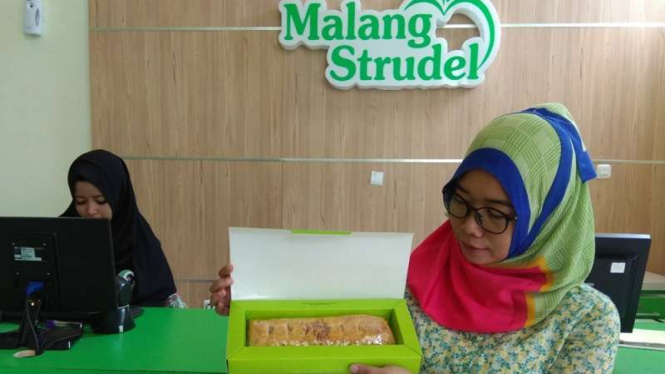 Outlet Malang Strudel Usaha Kuliner Milik Teuku Wisnu di Malang.