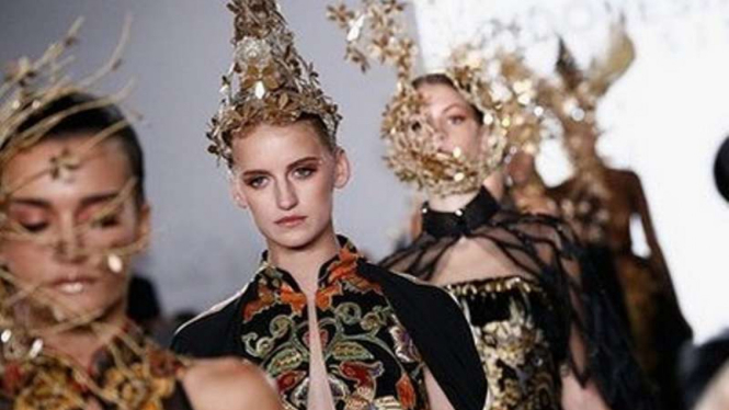 Finale of LEGONG by @catherinenjoo for NYFW First Stage 