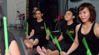 Latihan Cardio dengan Stik Drum
